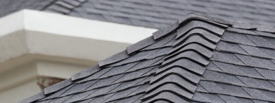 Jak naprawić i zabezpieczyć dach z gontu bitumicznego w domu jednorodzinnym